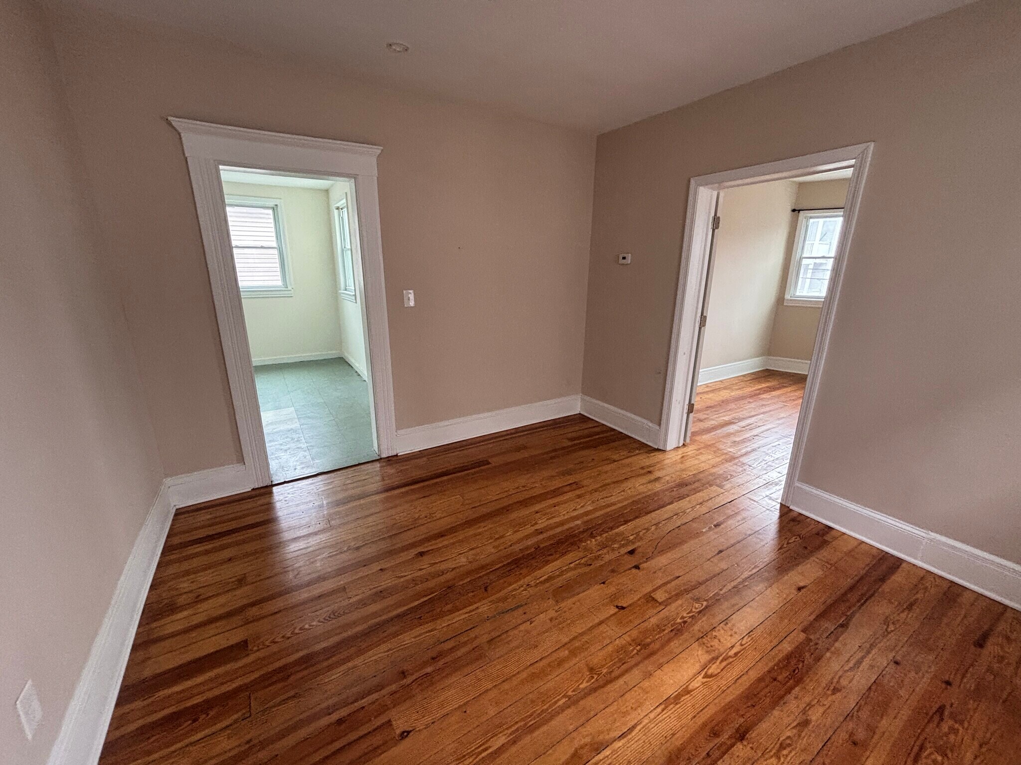 Building Photo - 182 Sheridan St