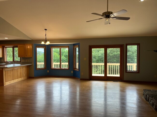 Building Photo - 630 Sorrento Dr