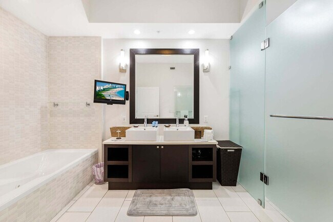 Building Photo - 5300 NW 87th Ave