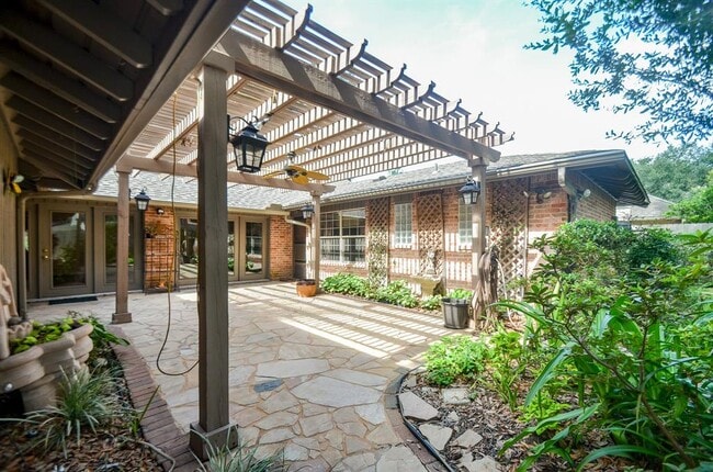 Building Photo - 3015 Bainbridge Ct