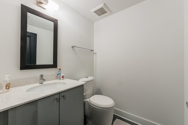 Building Photo - 1041 Harrison Park Pl