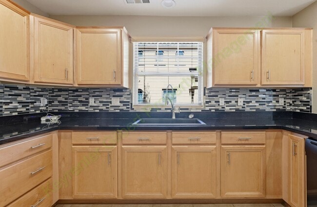 Building Photo - Beautiful Home in the Highly Desirable Lyon's Gate Community!