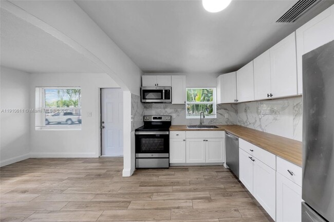 Building Photo - 6044 Funston St