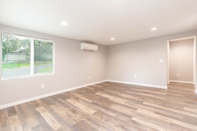 Building Photo - 506 Southway Dr