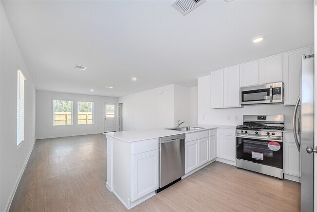 Building Photo - 21043 Santopadre St