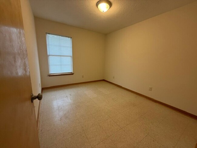 Building Photo - 2220 N Malcolm St