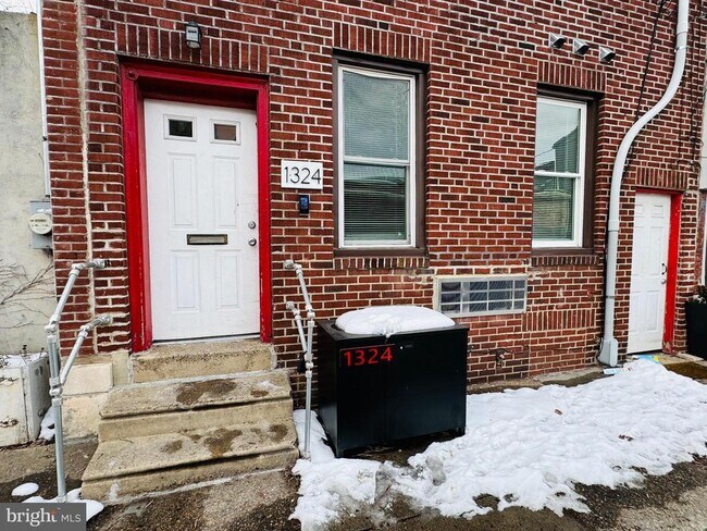 Building Photo - 1324 N 5th St