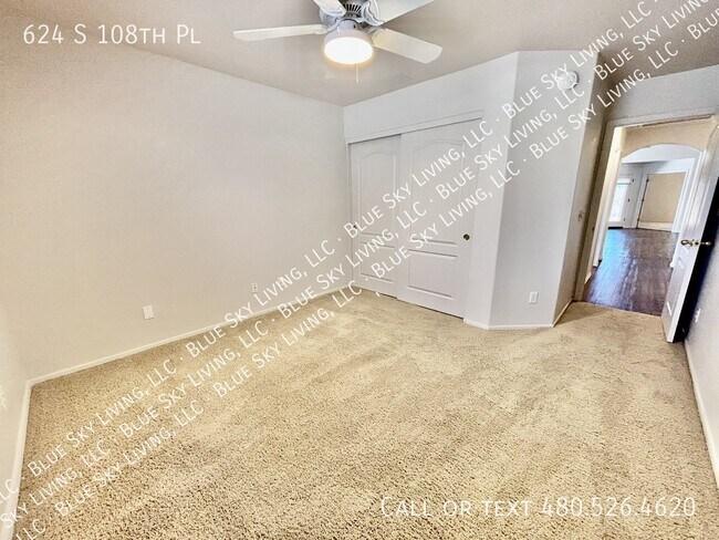 Building Photo - 624 S 108th Pl