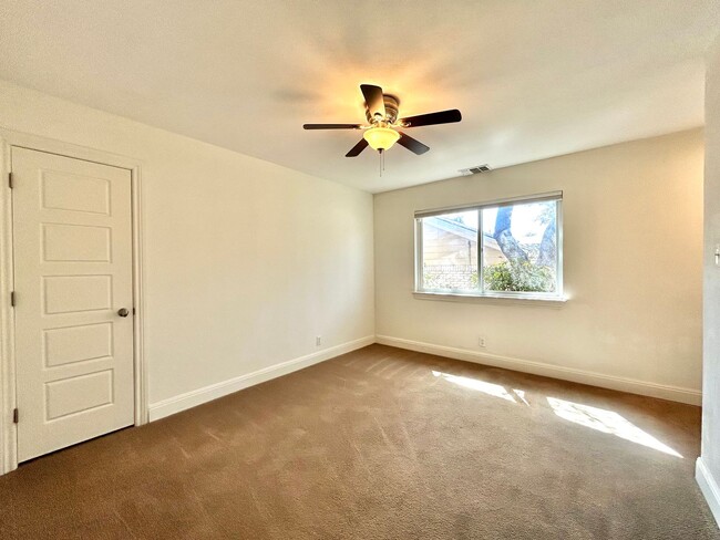 Building Photo - 9108 Balcones Club Dr