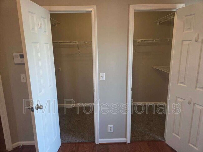 Building Photo - 2426 Bennington Dr