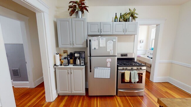 Building Photo - [In-Unit Laundry; Garden] Townhouse-Style Living, with Historical Details & Parking!