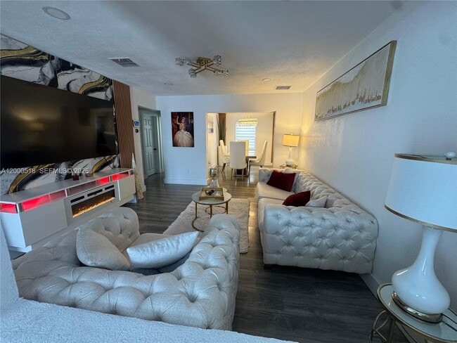 Building Photo - 427 NW 19th Ave