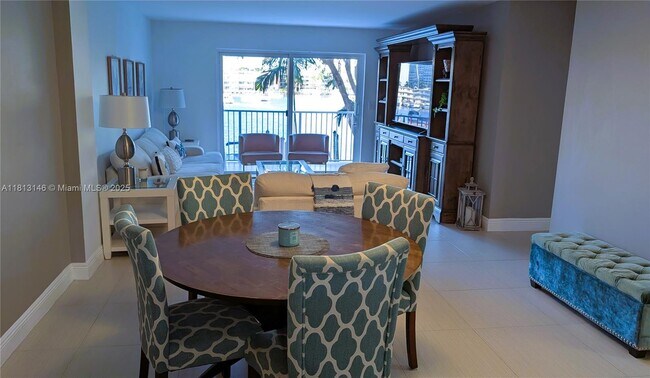 Building Photo - 400 Golden Isles Dr