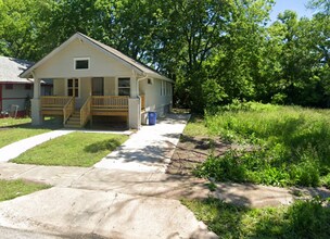 Building Photo - Charming, remodeled 2 bedroom in the blue district of Kansas City!