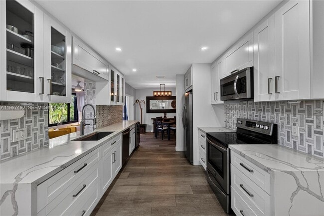 Building Photo - 371 SE 3rd St