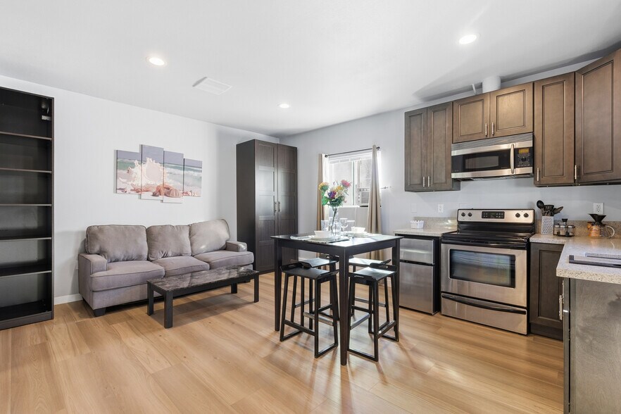 Building Photo - 1026 W 168th St