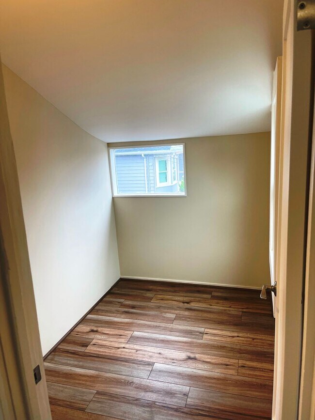 Building Photo - Updated Bernal Heights Holly Park Bungalow