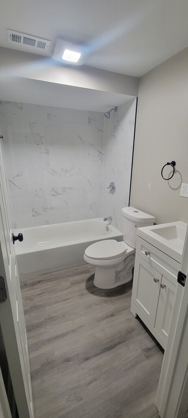 Building Photo - 206 Washington St