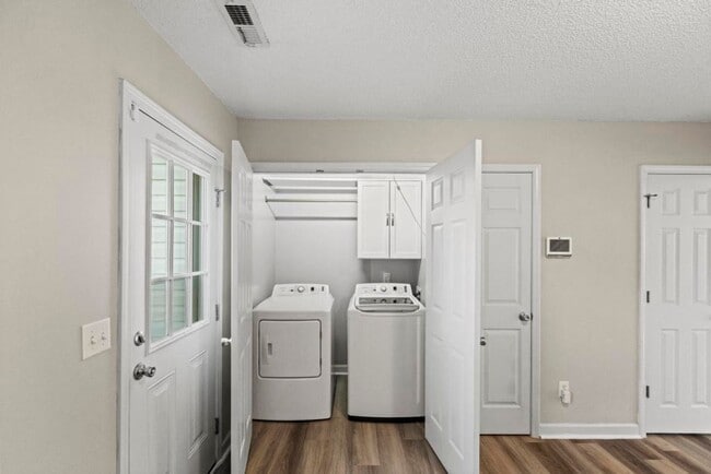 Building Photo - 307 Burley Dr