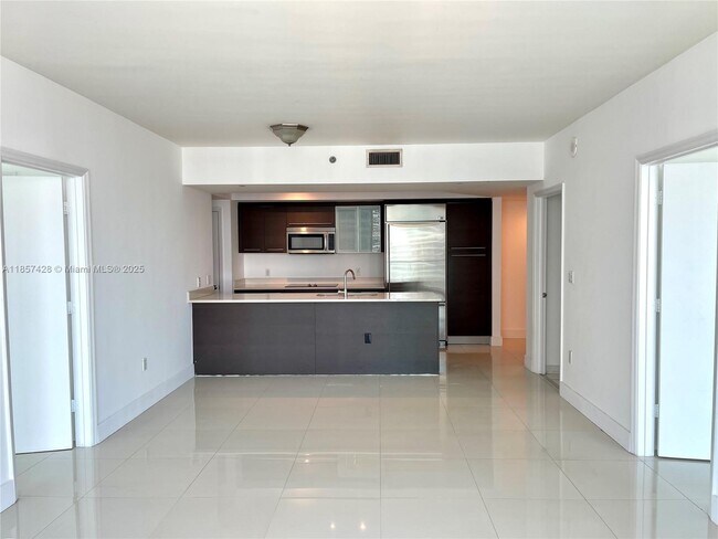 Building Photo - 500 Brickell Ave