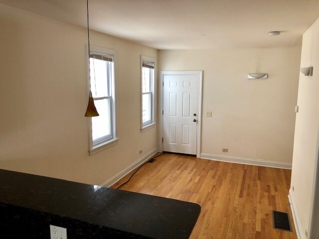 Building Photo - 1736 W Altgeld St