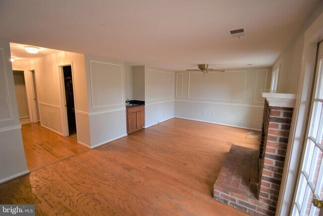Building Photo - 8243 Cedar Landing Ct