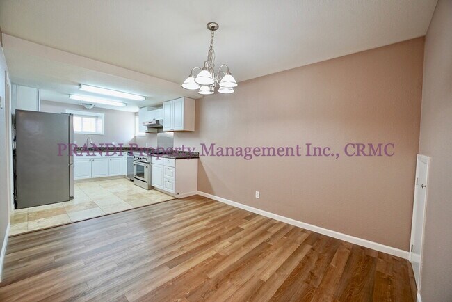 Building Photo - Charming Downtown San Rafael Victorian Style Duplex.