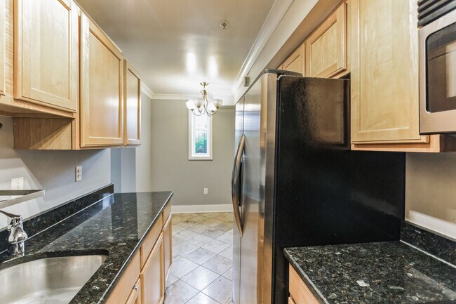 Building Photo - Cozy & bright 1 Bd/1Bth condo in Brookland House Condominium!