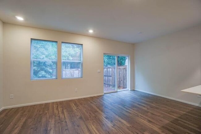 Building Photo - 5824 NE 80th Ct