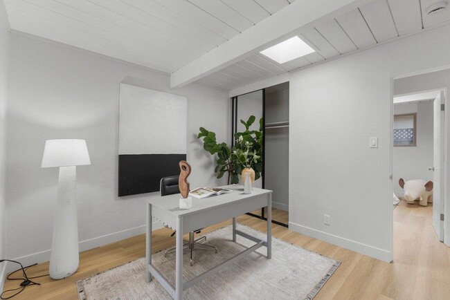 Building Photo - 729 Stendhal Ln