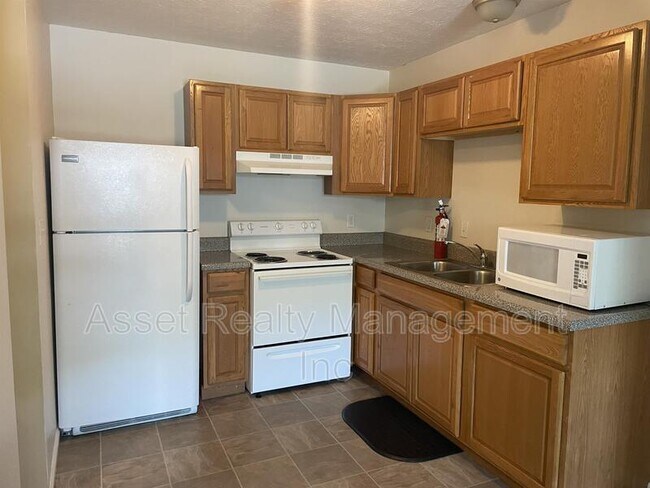 Building Photo - 2817 Colt Dr NE