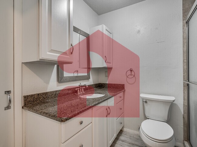 Building Photo - 224 W 5th St