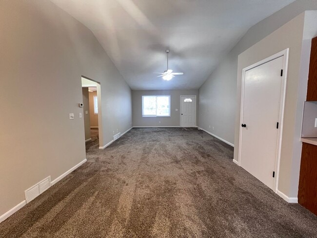 Building Photo - Rockford Schools! 3 Bedroom Duplex