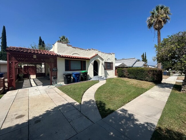 Primary Photo - 11066 Evans St