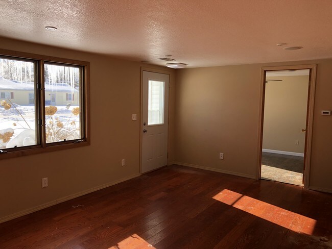 Building Photo - 533 15th Ave