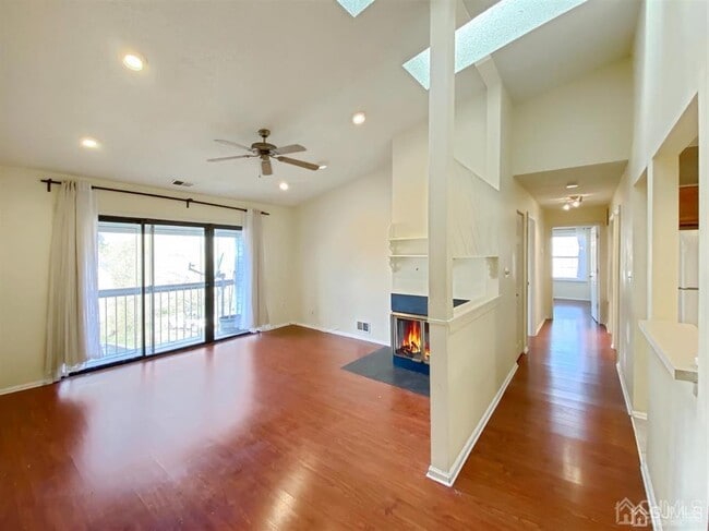 Building Photo - 479 Danbury Ln