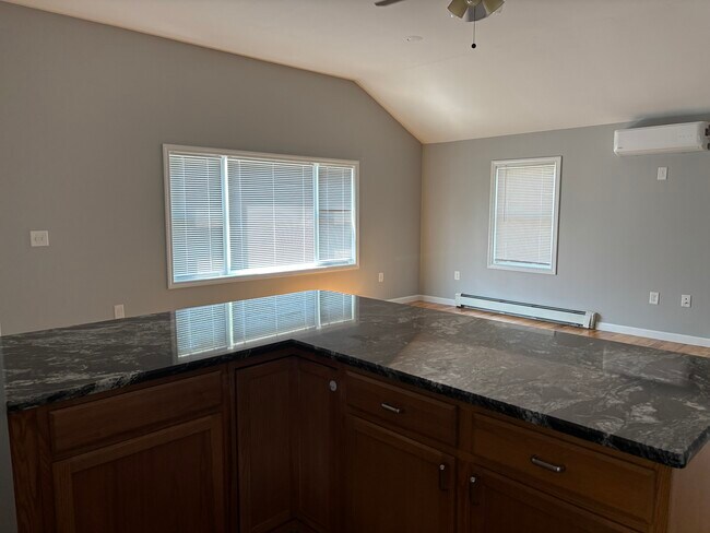 Building Photo - 77 Jewett St