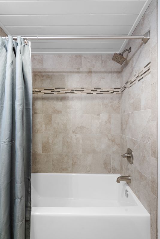 Building Photo - 570 2nd St