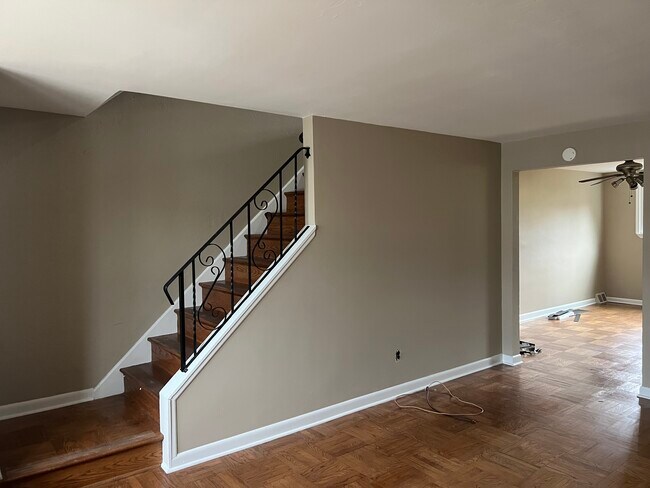 Building Photo - 16 Franklin Ave