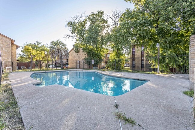 Building Photo - 100 Hillside Rd