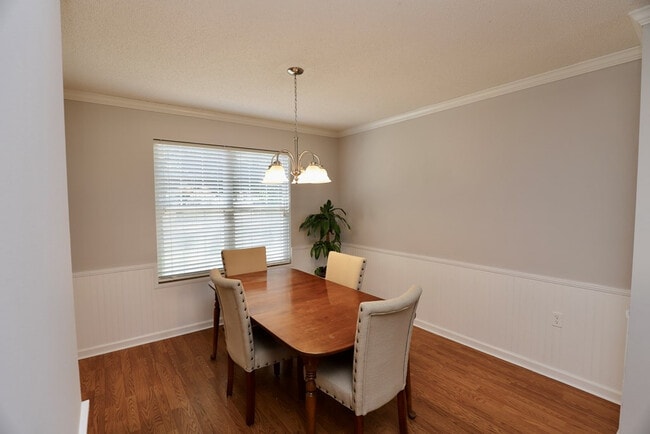 Building Photo - 1910 Lybrand St