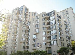 Building Photo - 900 Bush St