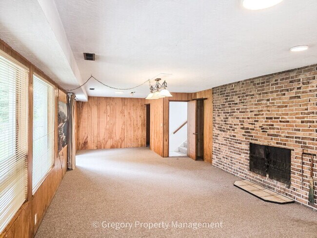 Building Photo - 4908 Dogwood Dr