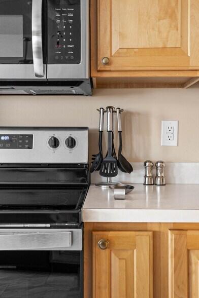 Building Photo - 3202 Grandview Way