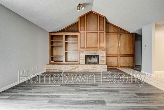 Building Photo - 1713 Hillcrest Dr