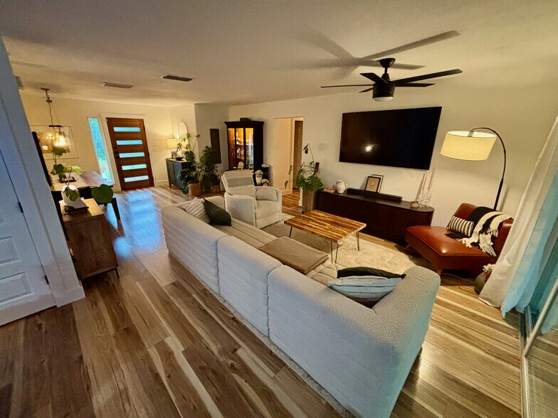 Building Photo - 2409 Princeton Dr