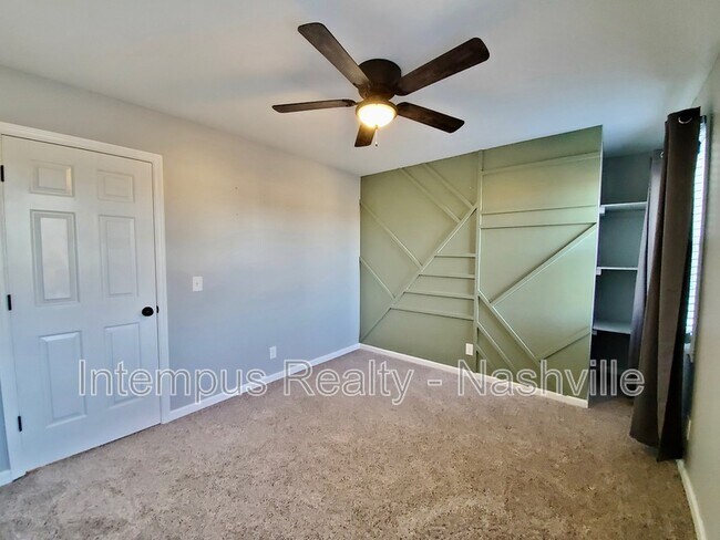 Building Photo - 547 Hopewood Ct