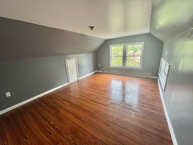 Building Photo - Stunning Renovated 6-Bedroom Home Near Dow...