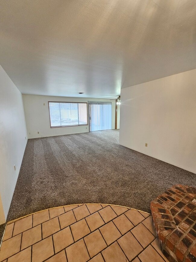 Building Photo - 205 Daley Dr