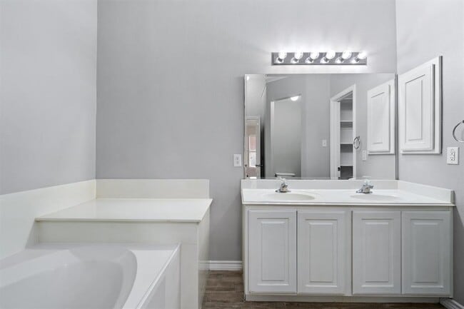 Building Photo - 1083 Zeus Cir